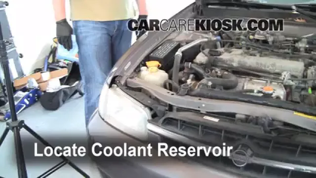 1998 Nissan Altima GXE 2.4L 4 Cyl. Antigel (Liquide de Refroidissement) Vérifiez le niveau d'antigel